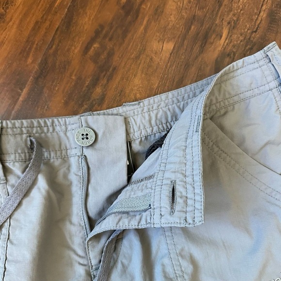 THE NORTH FACE Outdoor Utility Shorts w Drawstring / Stow Pocket in Gray - Picture 3 of 10